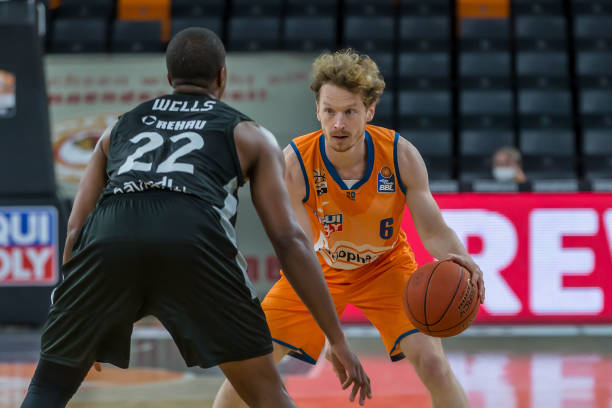 正在深深刻 正在深深刻