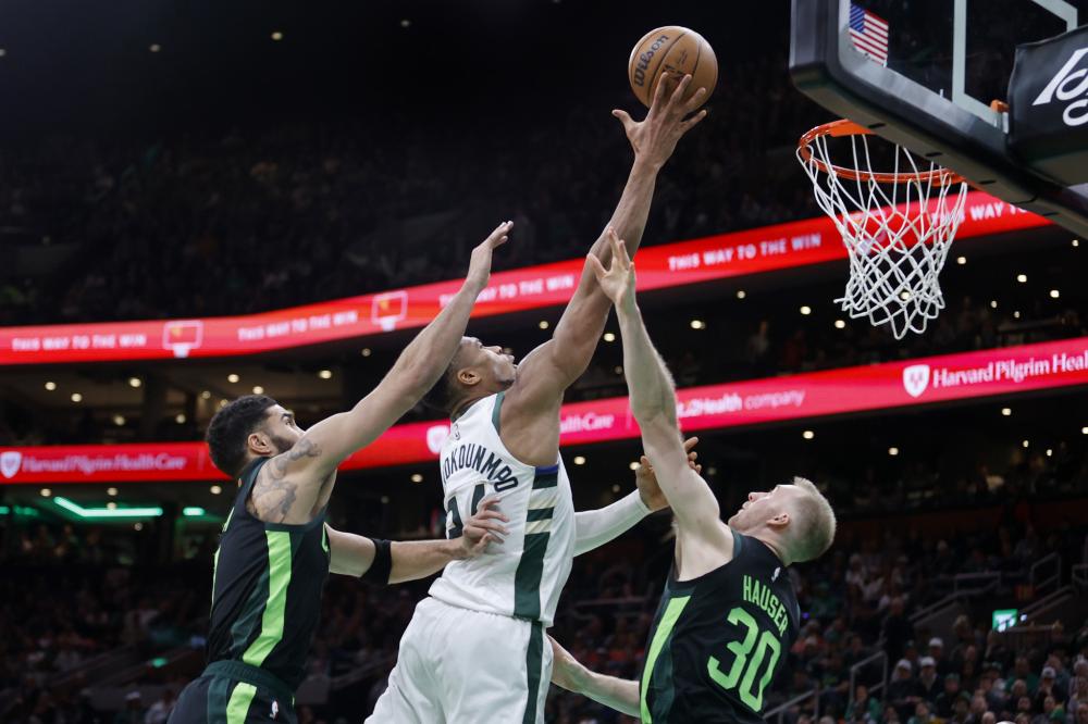 他在中场的 他在中场的