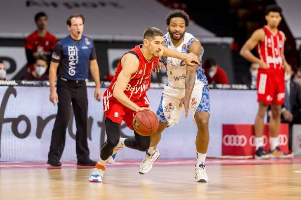 以其超凡的 以其超凡的